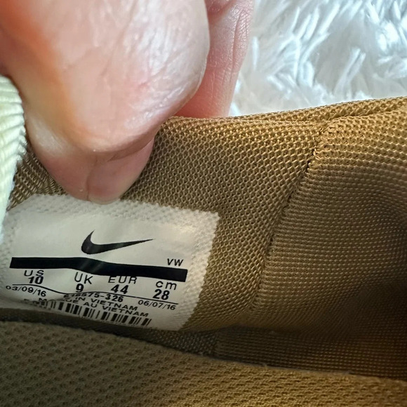 Nike SB TRAINERENDER Men's Size 10 Sneakers 616575-326 Khaki Olive Crimson Shoes - Picture 8 of 10